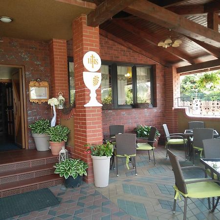 Hotel Rypsowka Nowy Sącz エクステリア 写真