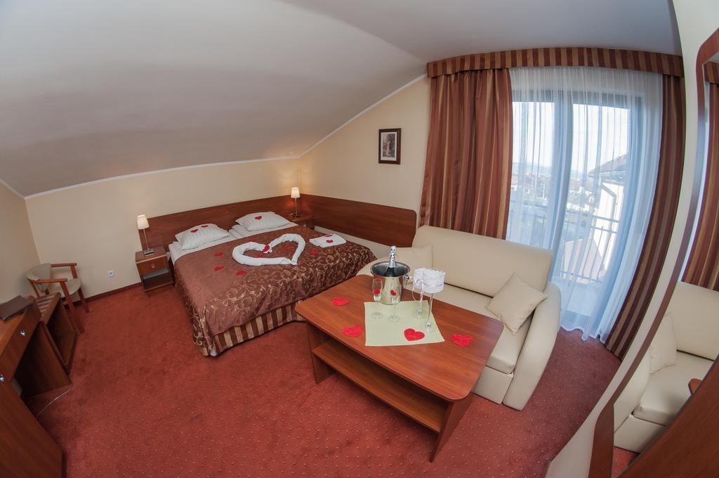 Hotel Rypsowka Nowy Sącz エクステリア 写真